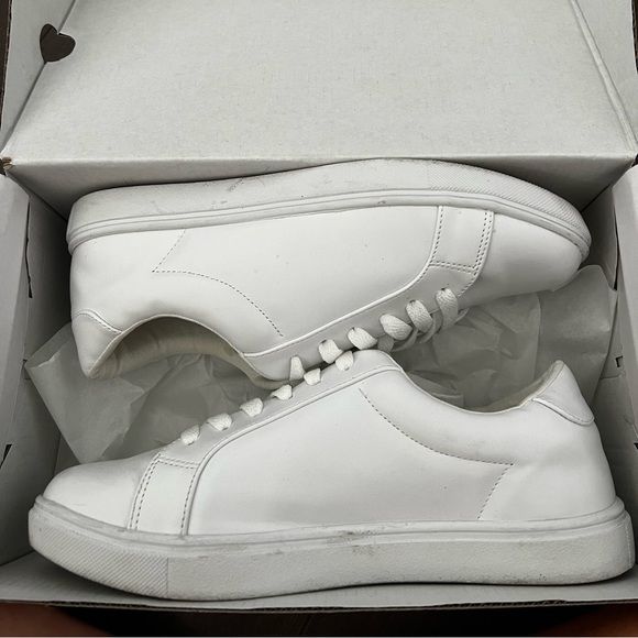 Brandless White Shoe - Picture 6 of 6